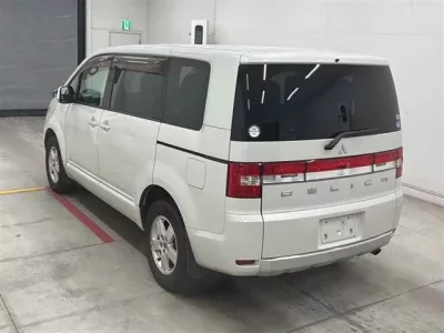 Mitsubishi DELICA D5  с аукциона в Японии