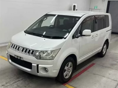 Mitsubishi DELICA D5  с аукциона в Японии