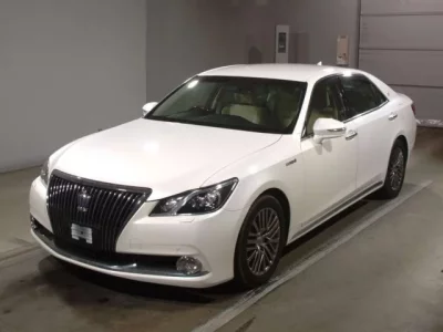 Toyota CROWN  с аукциона в Японии