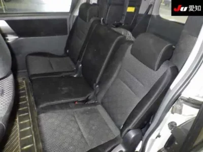 Toyota NOAH  с аукциона в Японии