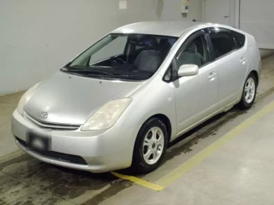 Toyota PRIUS  с аукциона в Японии