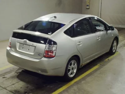 Toyota PRIUS  с аукциона в Японии