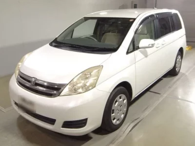 Toyota ISIS  с аукциона в Японии