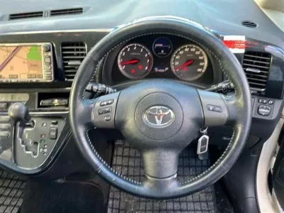 Toyota WISH  с аукциона в Японии