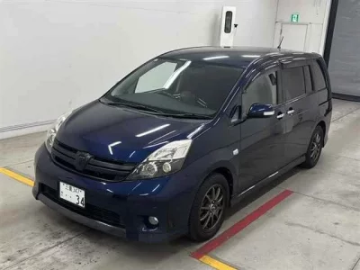 Toyota ISIS  с аукциона в Японии