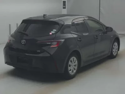 Toyota COROLLA SPORT  с аукциона в Японии