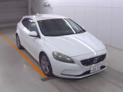 Volvo V40  с аукциона в Японии