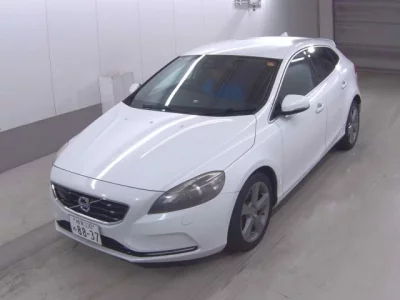 Volvo V40  с аукциона в Японии