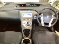 Toyota PRIUS лот № 2205 оценка R  с аукциона в Японии 2