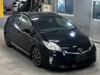 Toyota PRIUS лот № 2205 оценка R  с аукциона в Японии 3