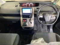 Toyota NOAH лот № 2204 оценка 4  с аукциона в Японии 2