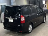 Toyota NOAH лот № 2204 оценка 4  с аукциона в Японии 4