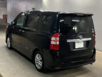 Toyota NOAH лот № 2204 оценка 4  с аукциона в Японии 1