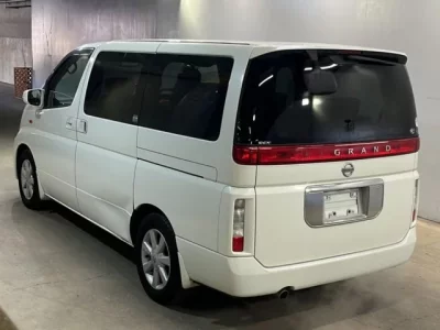Nissan ELGRAND  с аукциона в Японии