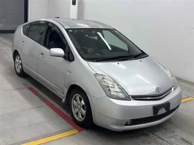 Toyota PRIUS  с аукциона в Японии