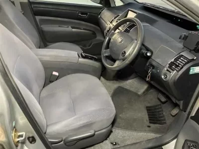 Toyota PRIUS  с аукциона в Японии