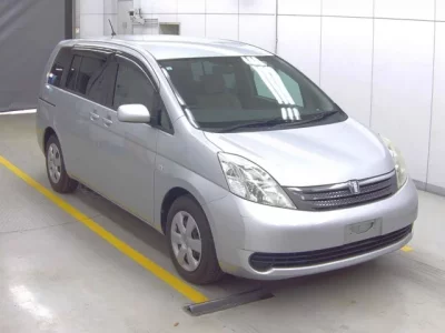 Toyota ISIS  с аукциона в Японии