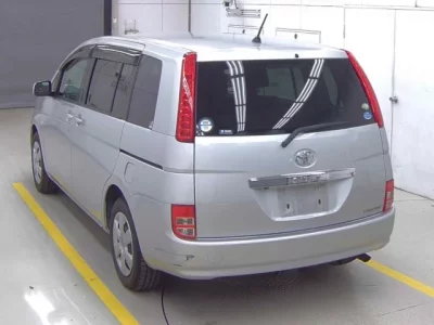 Toyota ISIS  с аукциона в Японии