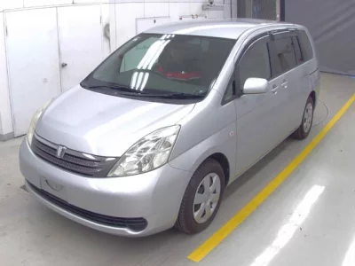 Toyota ISIS  с аукциона в Японии