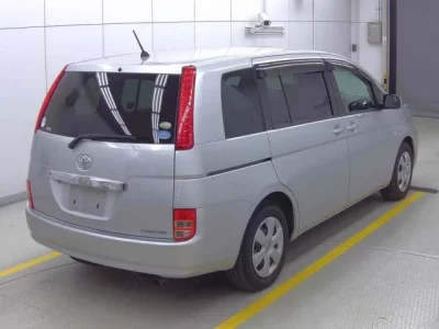 Toyota ISIS  с аукциона в Японии