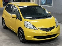 Honda FIT лот № 2241 оценка 3.5  с аукциона в Японии 3