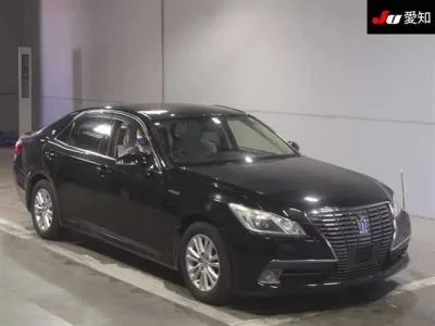 Toyota CROWN  с аукциона в Японии