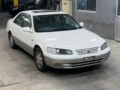 Toyota CAMRY  с аукциона в Японии