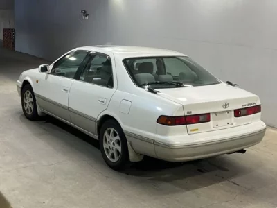 Toyota CAMRY  с аукциона в Японии