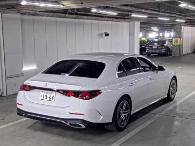 Mercedes-Benz E CLASS  с аукциона в Японии