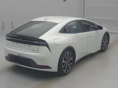 Toyota PRIUS  с аукциона в Японии