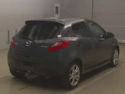 Mazda DEMIO  с аукциона в Японии