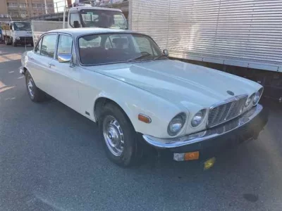 Jaguar XJ SERIES