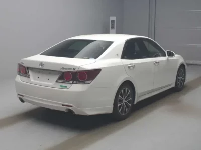 Toyota CROWN  с аукциона в Японии