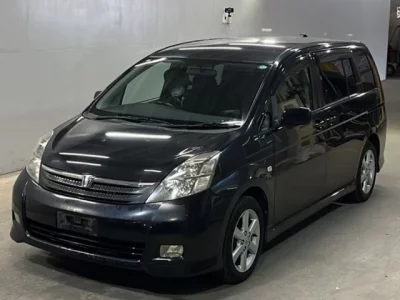 Toyota ISIS  с аукциона в Японии