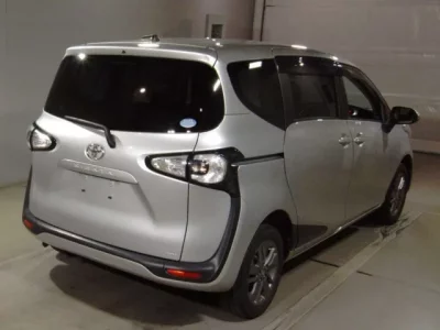 Toyota SIENTA  с аукциона в Японии