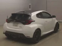 Toyota YARIS лот № 80009 оценка 4.5  с аукциона в Японии 1