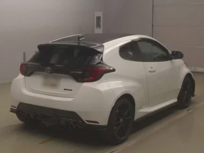 Toyota YARIS  с аукциона в Японии