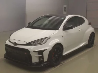 Toyota YARIS  с аукциона в Японии