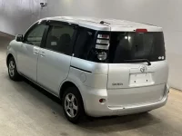 Toyota SIENTA лот № 1076 оценка 3  с аукциона в Японии 1