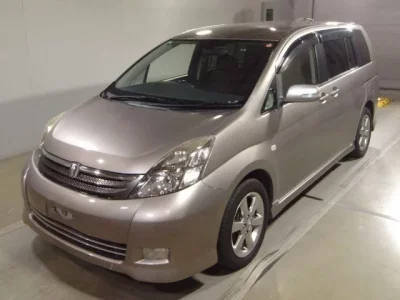 Toyota ISIS  с аукциона в Японии
