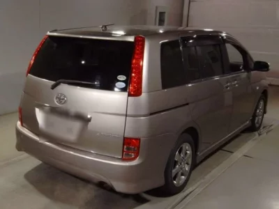 Toyota ISIS  с аукциона в Японии