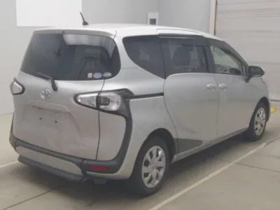 Toyota SIENTA  с аукциона в Японии