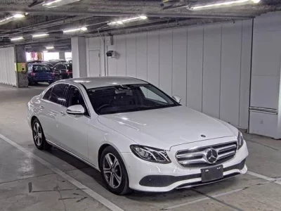 Mercedes-Benz E CLASS  с аукциона в Японии