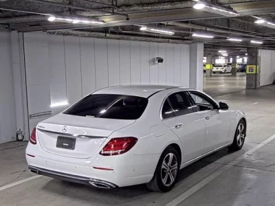 Mercedes-Benz E CLASS  с аукциона в Японии