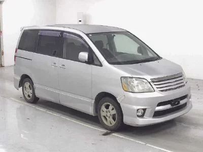 Toyota NOAH  с аукциона в Японии