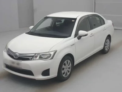 Toyota COROLLA AXIO  с аукциона в Японии