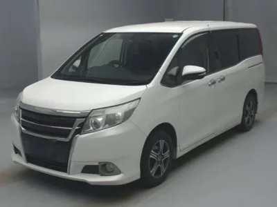Toyota ESQUIRE  с аукциона в Японии