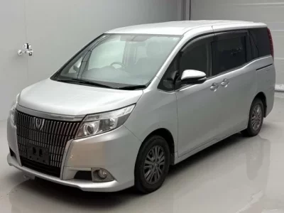 Toyota ESQUIRE  с аукциона в Японии