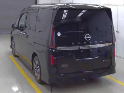 Nissan SERENA  с аукциона в Японии