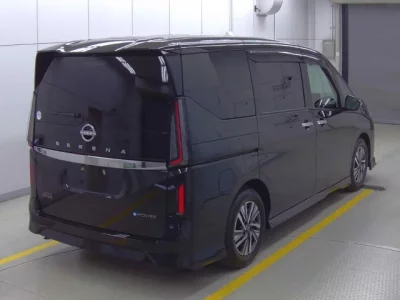 Nissan SERENA  с аукциона в Японии